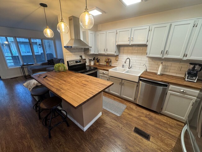 Building Photo - Bright 2BR Townhome with 3 Balconies & Private Patio