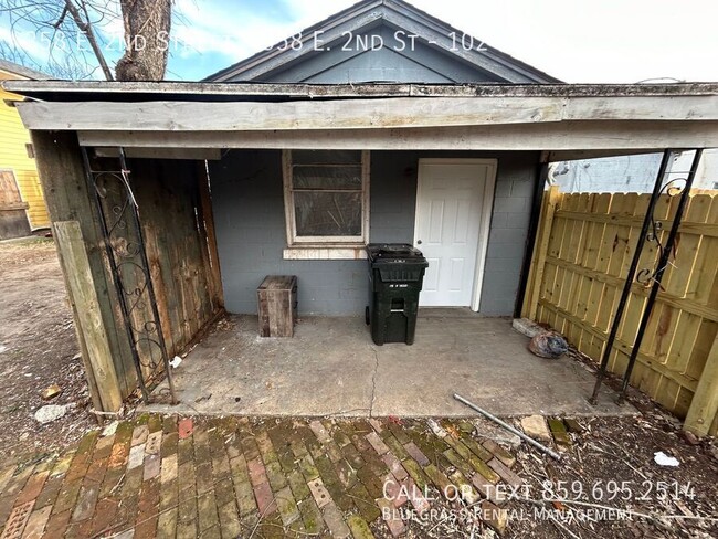 Building Photo - Efficiency Apartment Downtown Lexington