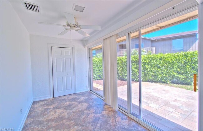 Building Photo - 787 Palm View Dr