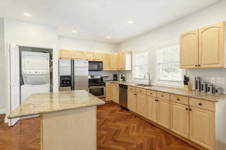 Building Photo - 415 3rd Ave