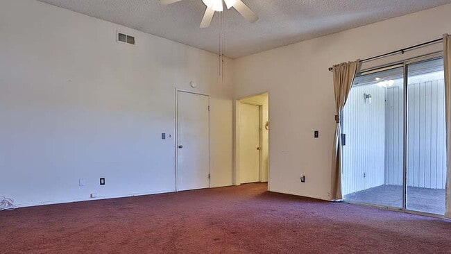 Building Photo - "Charming 2-Bedroom Retreat with Spacious ...