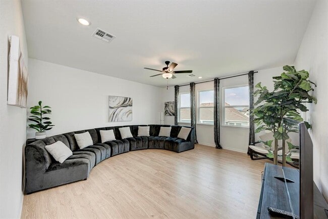 Building Photo - 5028 Olimpico Wy