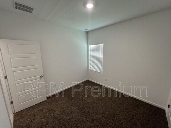 Building Photo - 1255 Drago Dr