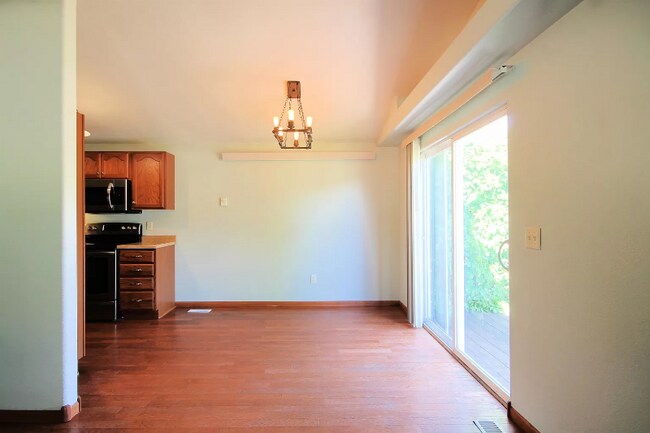 Building Photo - 703 8th St