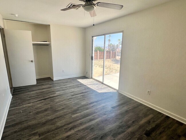 Building Photo - 5 Bedroom 2 Bath - Close to 29 Palms Marin...