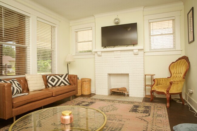 Building Photo - Gorgeous Brick 4 Bedroom Home Now Available -
