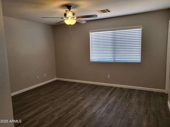 Building Photo - 1028 E Graham Ln