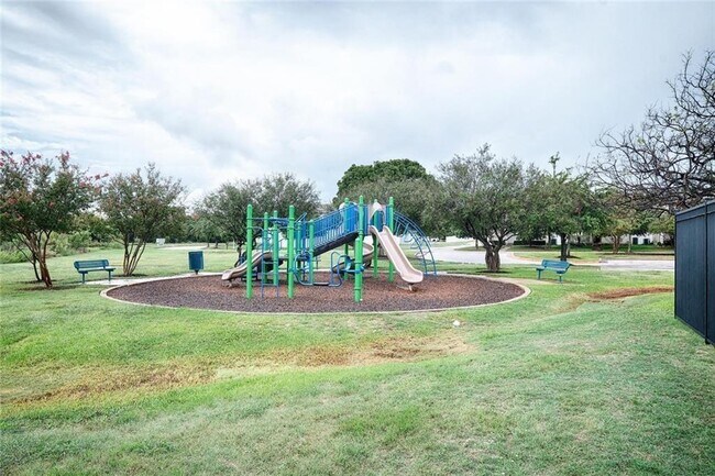Building Photo - 1410 Davis Mountain Loop
