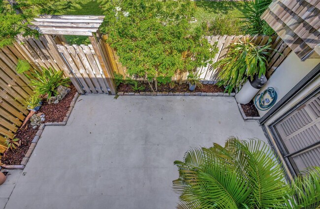 Building Photo - 65 Lake Arbor Dr