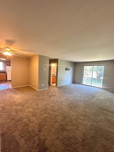 Building Photo - 1840 Axtell Dr
