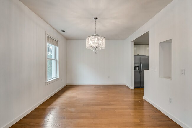 Building Photo - 2604 Thomas Ave