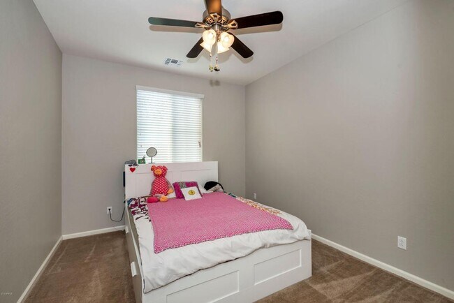 Building Photo - Spacious 5 Bedroom Home in Beautiful Chand...