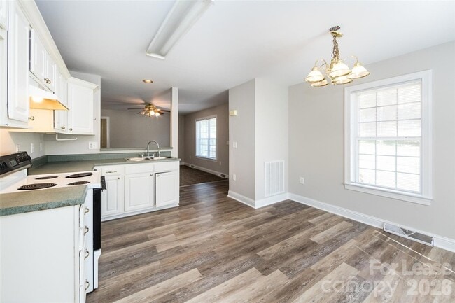 Building Photo - 814 King Arthur Dr