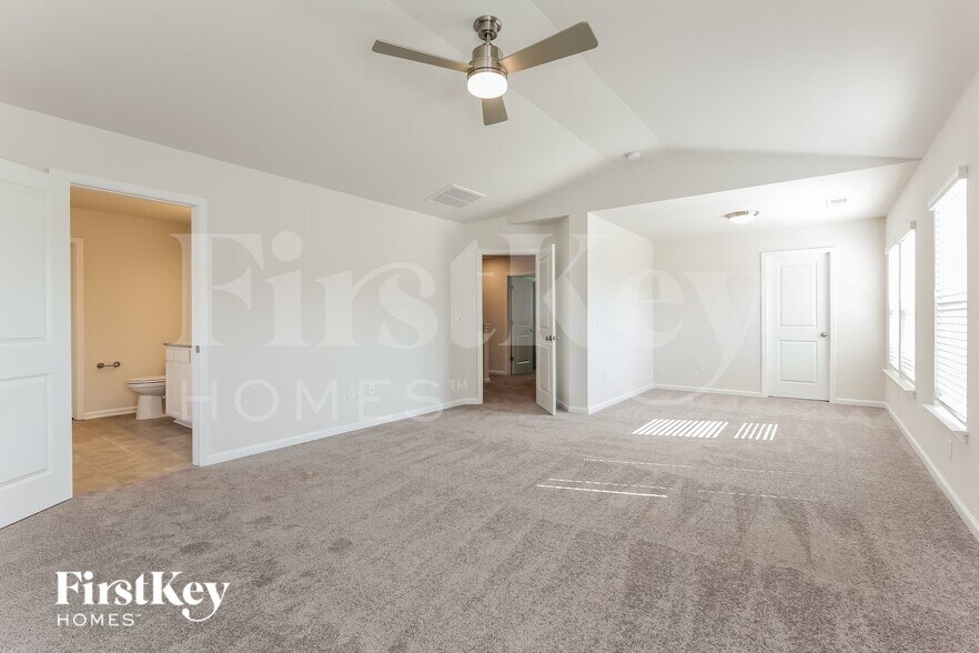Building Photo - 413 Stonefence Dr