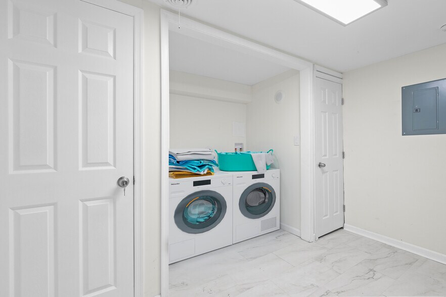 Building Photo - 2539 Saint Paul St