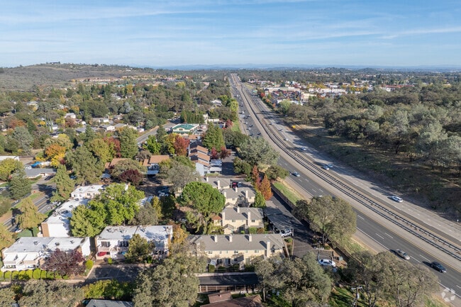 Context - Camelot Woods Condominiums