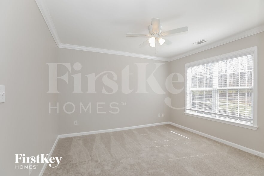 Building Photo - 2127 Mitford Ct