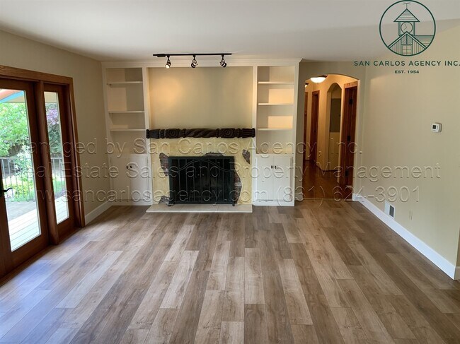 Building Photo - Updated, Sunny and Spacious 3/3 Carmel Valley Home