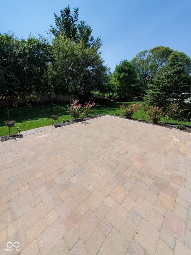 Building Photo - 10116 Hawks Lake Dr