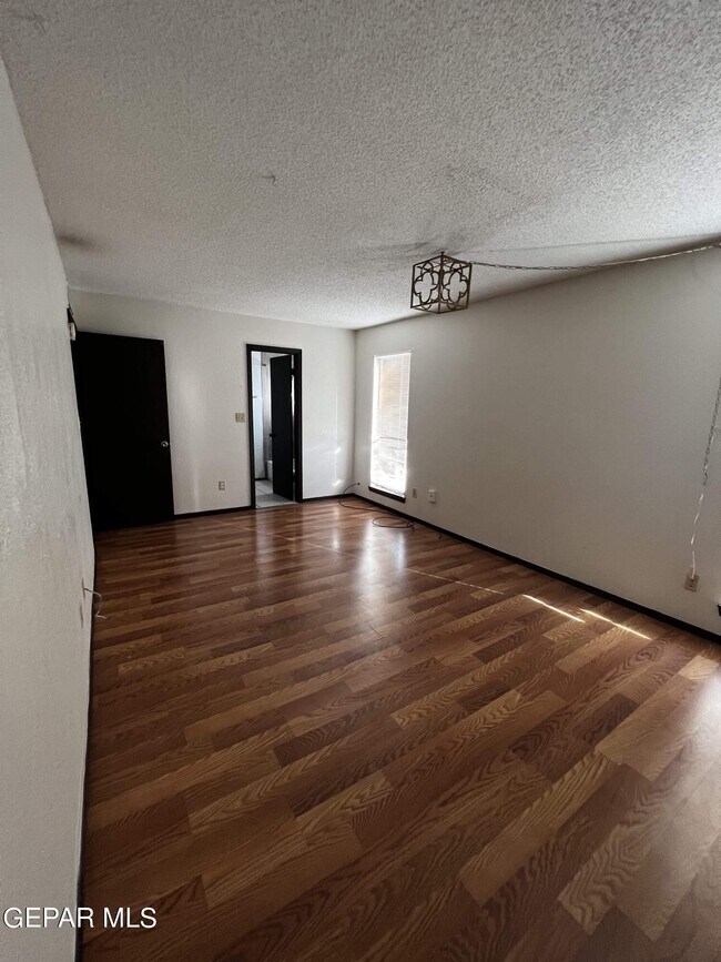 Building Photo - 1500 Monte Sanders Ln