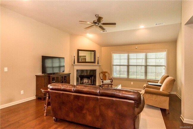 Building Photo - 9625 Gunnison Dr