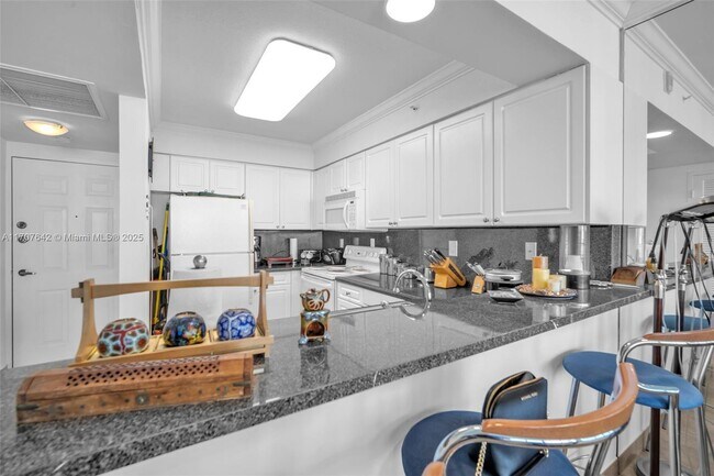 Building Photo - 2501 S Ocean Dr
