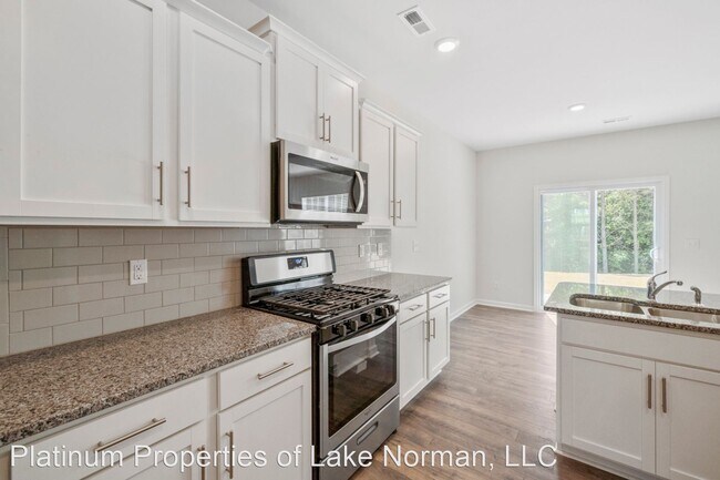 Building Photo - 5 br, 3 bath House - 16116 Trenton Green Lane