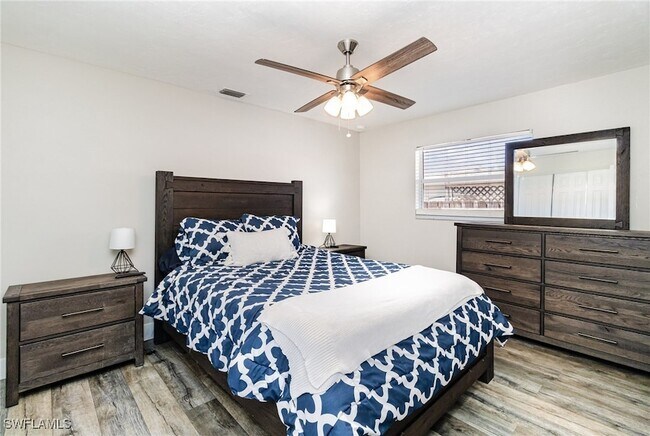 Building Photo - 517 98th Ave N