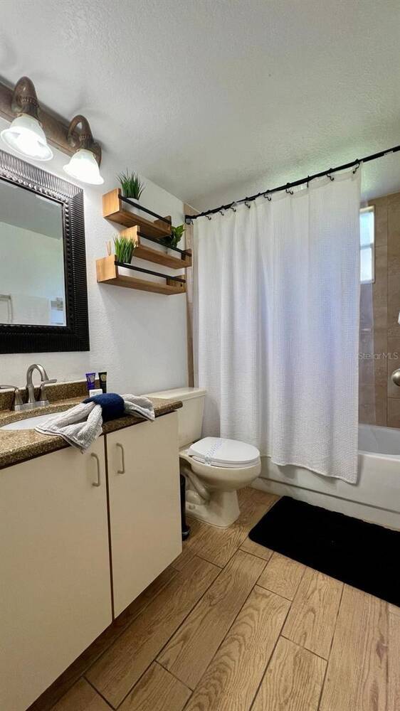 Building Photo - 2444 Sweetwater Club Cir