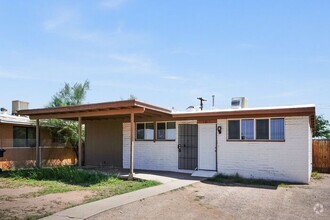 Building Photo - Pending/Rented - Bright 3-Bedroom Home Nea...