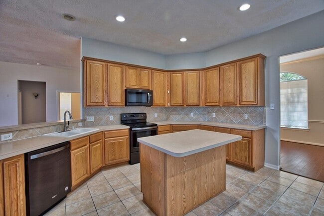 Building Photo - 6715 Village Bridge Dr