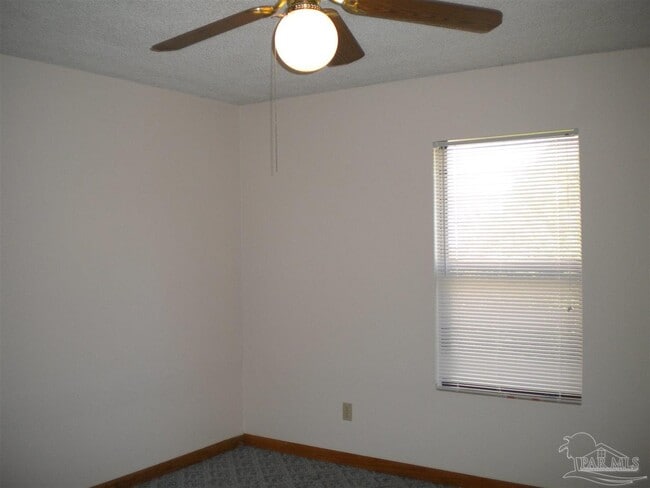 Building Photo - 3262 Maplewood Dr