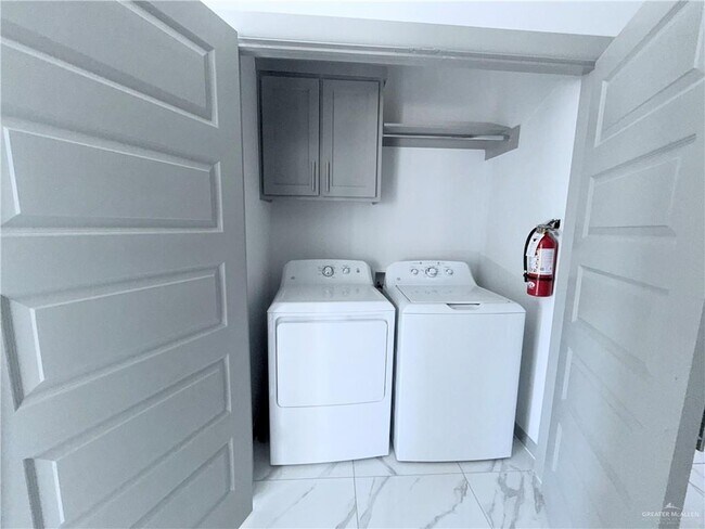 Building Photo - 12 West Dr