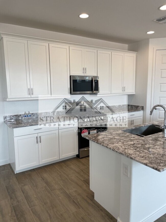 Building Photo - 5626 S 26th Ln