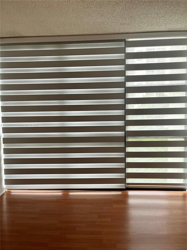 Building Photo - 16919 N Bay Rd