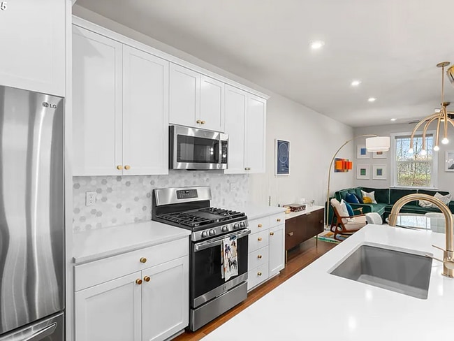 Building Photo - Luxury Living in Reed’s Crossing – Designe...