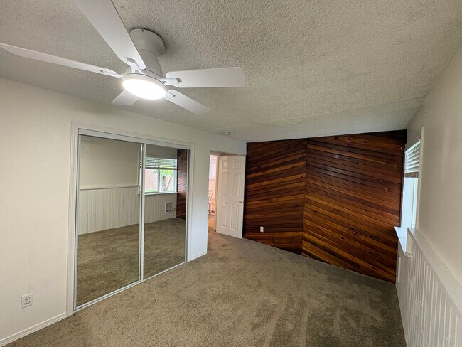Bedroom 2 - 910 N Laventure Rd