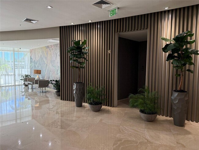 Building Photo - 10275 Collins Ave