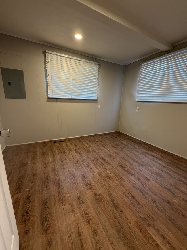 Building Photo - 140 Dillon St