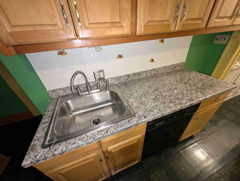 Building Photo - 2024 S 69th St