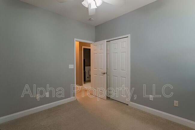 Building Photo - 135 Raven Hill Way
