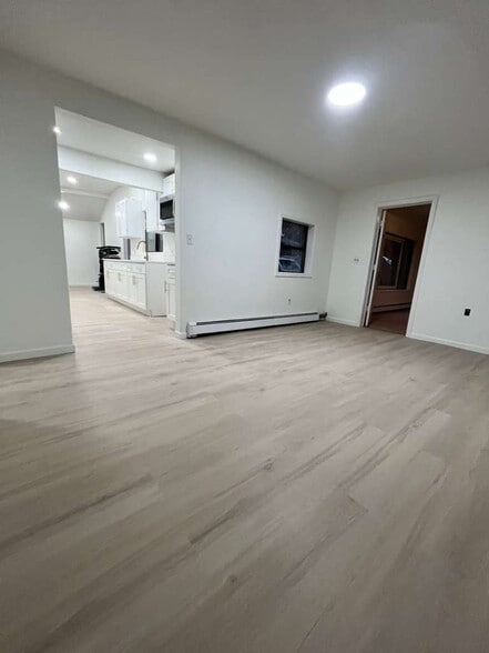 Building Photo - 14 Silver Trl