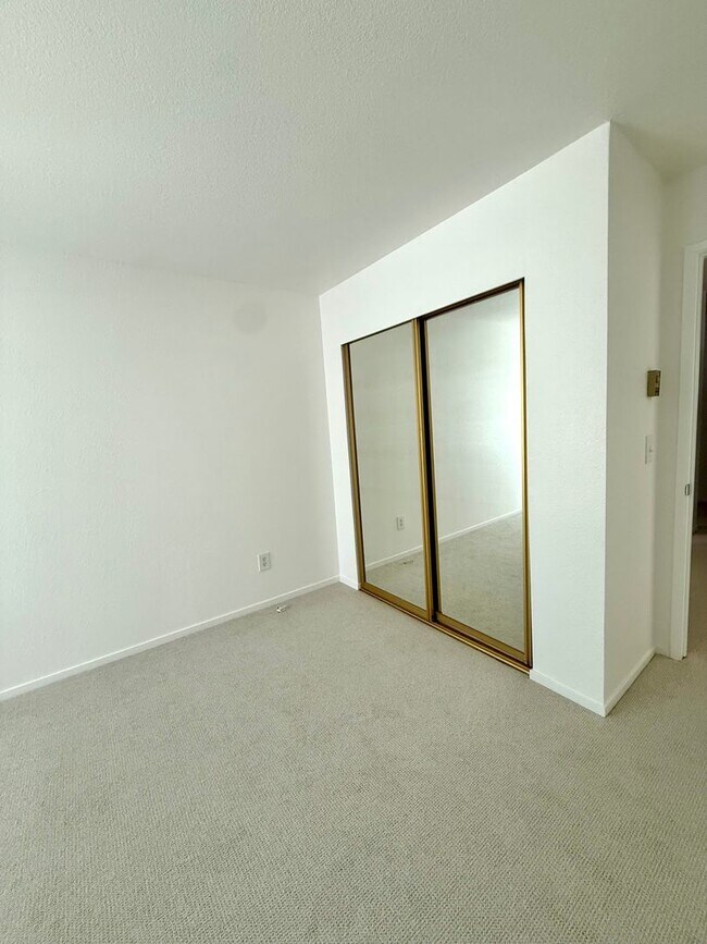 Building Photo - Beautiful 1Bd/1Ba in the Heart of Pacific Heights