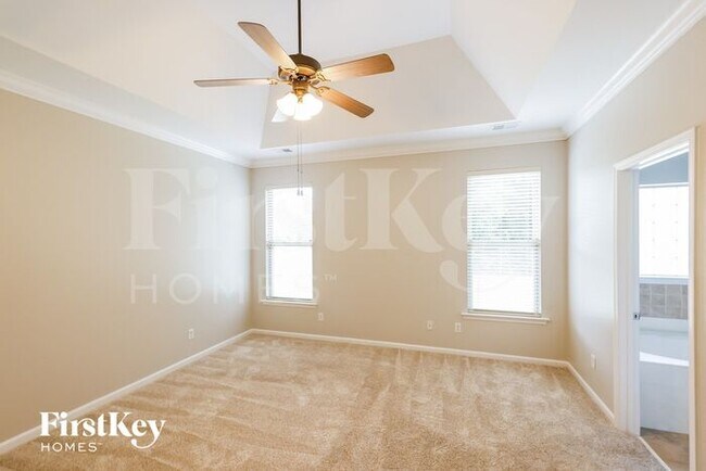 Building Photo - 2072 Shamrock Ln