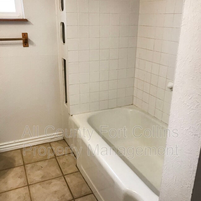 Building Photo - 401 Elm St