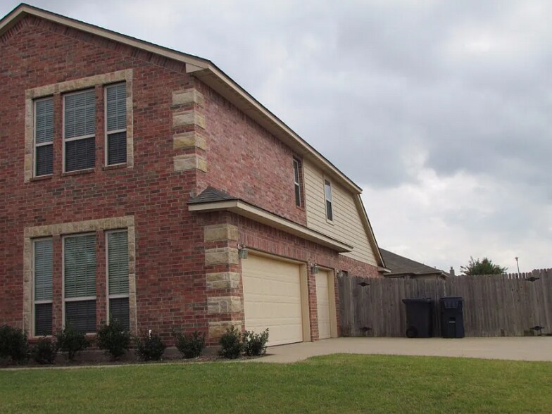 Building Photo - 11308 NW 98th St