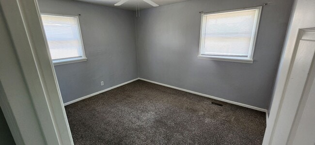 Building Photo - ALL PROSPECTIVE TENANTS MUST SUBMIT A $58 ...