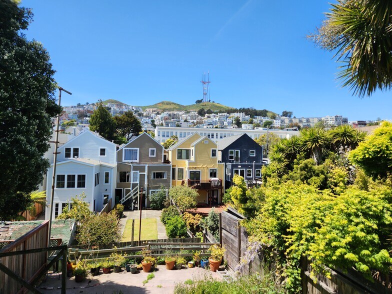 Building Photo - 560 Diamond St