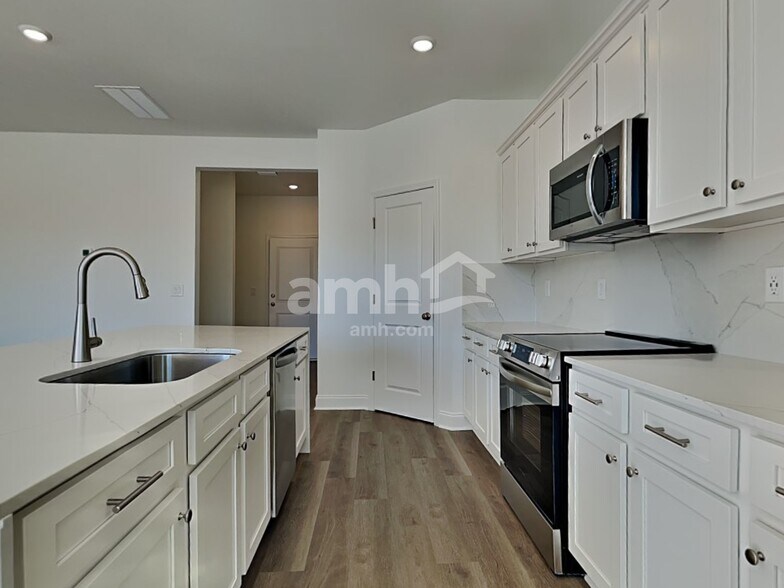 Building Photo - 168 Portside Pk Dr