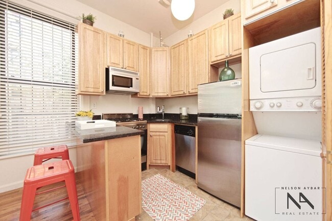 Building Photo - 287 6th Ave